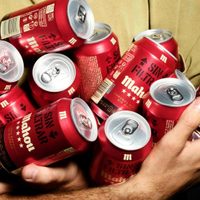 No tires las latas de cerveza vacías, armá estas preciosas campanitas navideñas para decorar tu casa sin gastar