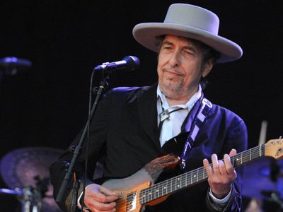 ¡VERGONZOSO! Esto le pasó a Bob Dylan en "We are the world". ¡La verdad detrás del meme!