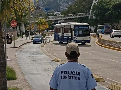 Transportistas vuelven a paralizar Acapulco; exigen la salida del Ejército y la Marina