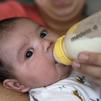 Detienen producción de fórmula para bebés por tormenta