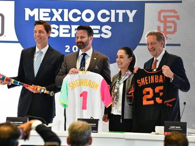 AMLO recibió a directivos de Grandes Ligas que jugarán en el estadio de los Diablos Rojos