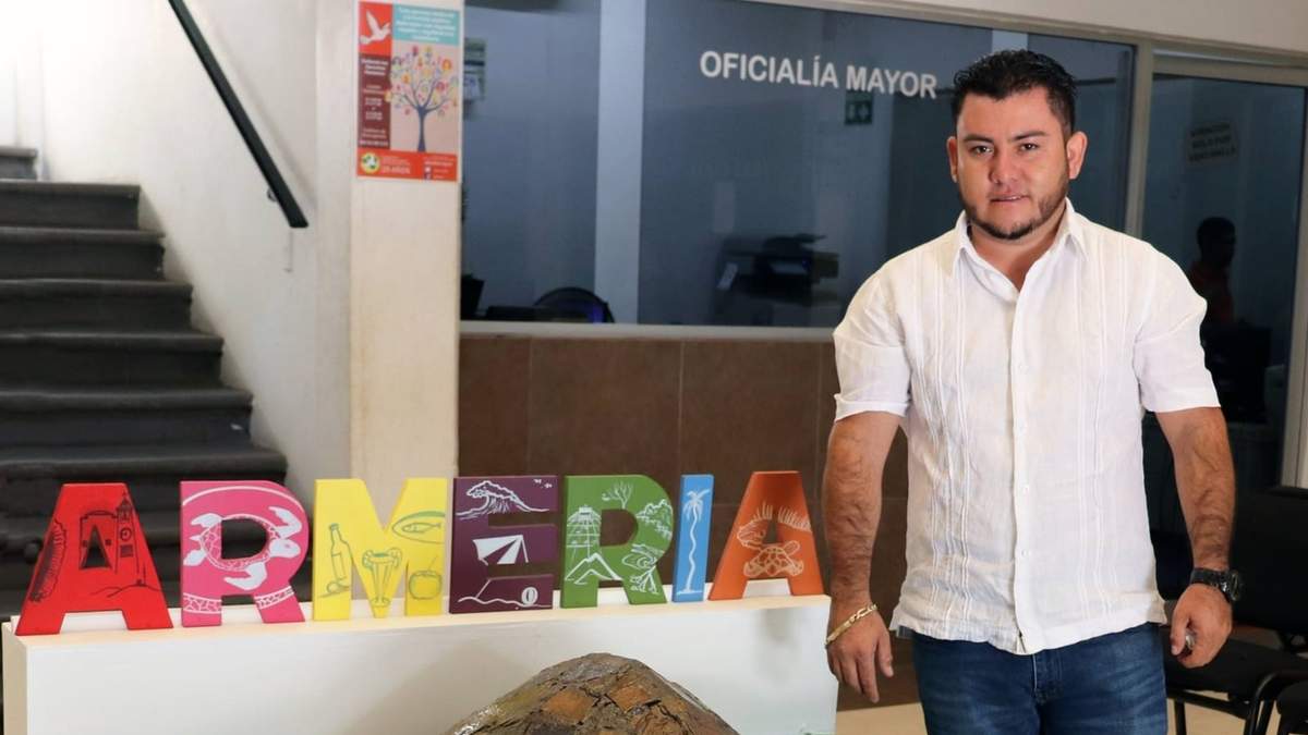 Salvador Bueno Arceo, alcalde de Armería, Colima