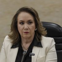 Ministra Yasmín Esquivel consigue que la UNAM frene revisión por plagio de tesis