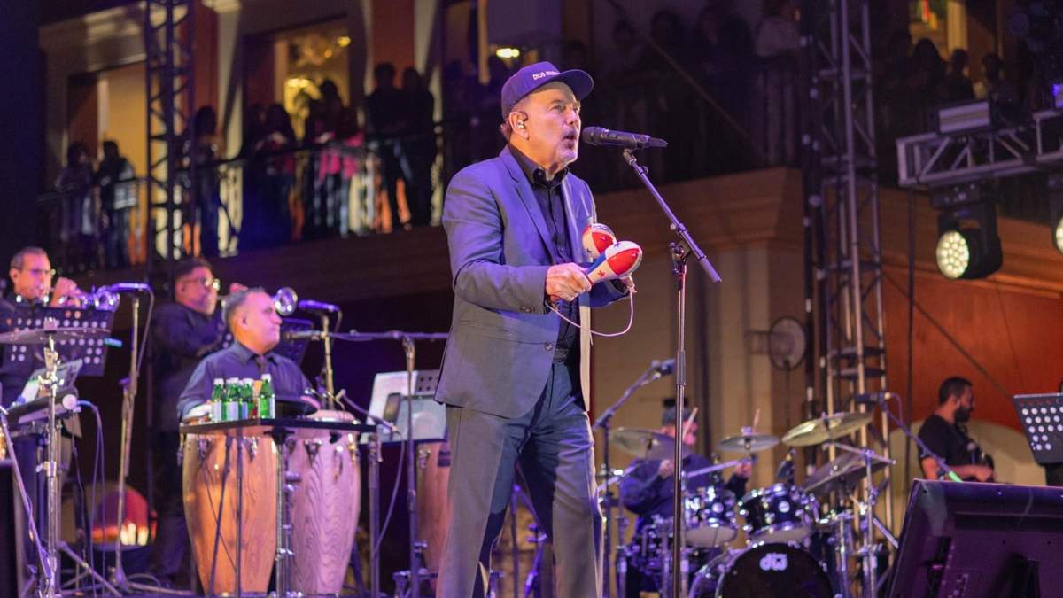Concierto público de Rubén Blades, con motivo de la Guelaguetza, por el que el gobierno del estado pagó 10 millones de pesos