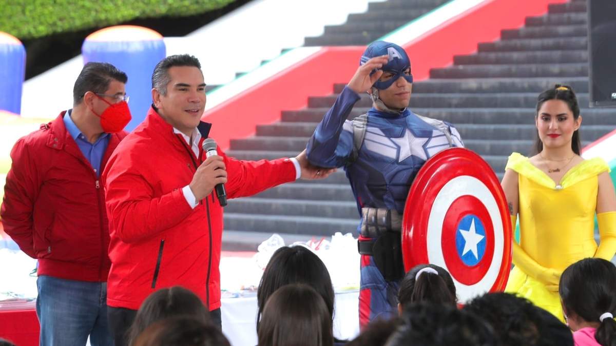 "Alito" Moreno en un evento infantil organizado por el PRI