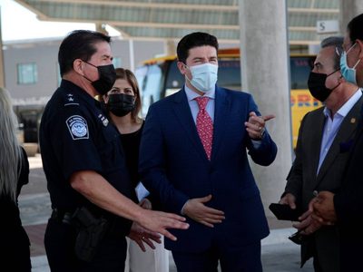 Samuel García anuncia el arranque de la vacunación de trabajadores de Nuevo León en Texas