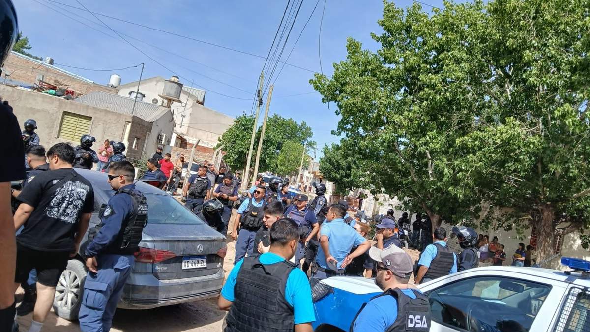 La Policía del Neuquén detiene a uno de los fugados de la U12. Fuente: (Whatsapp)