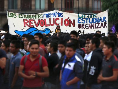 Líderes del 68 piden a jóvenes tender puentes entre generaciones para reconstruir el país