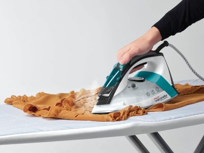 El truco infalible para limpiar tu plancha de ropa y dejarla como recién comprada