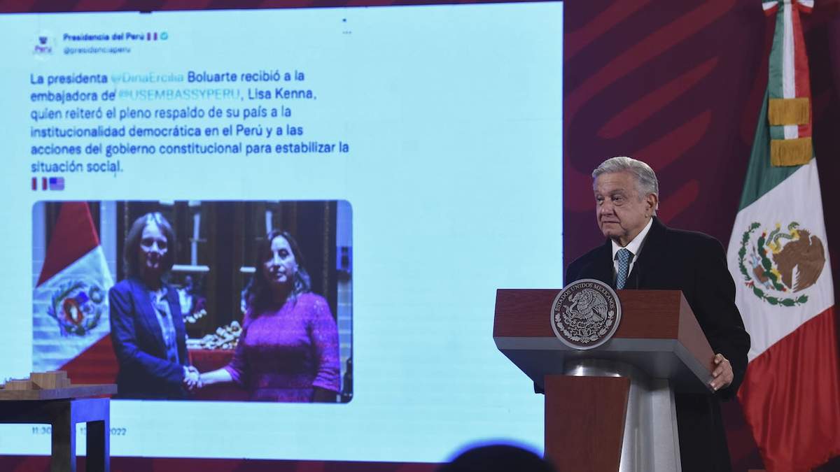 El presidente condenó la visita de la diplomática estadunidense a Dina Boluarte
