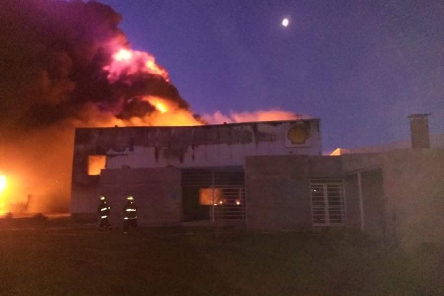 Incendio en PIN Fuente: (Twitter)