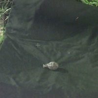 Hombre encontró una granada y pretendió entregarla a las autoridades en su motocicleta