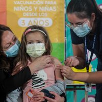 Chile arrancó a vacunar a los más chicos contra el coronavirus