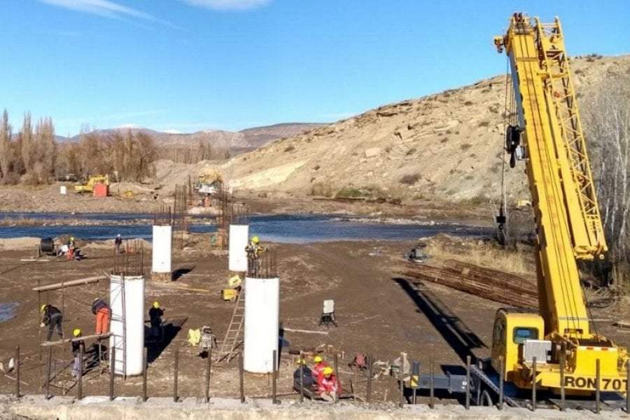Obra del puente Curí Leuvú