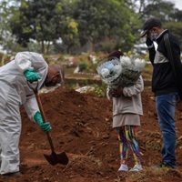 Brasil llega al millón de casos y bate su propio récord de más de 54 mil contagios en un día