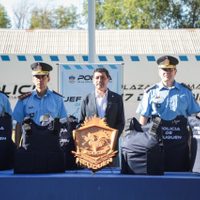 Marcos Koopmann entregó 70 chalecos antibalas a los nuevos oficiales de la policía