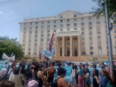 Miles de personas se movilizan contra la minería en Mendoza