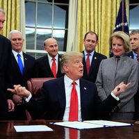 Trump quiere 'revisar” leyes sobre difamación por libro de Wolff, el más vendido de la semana