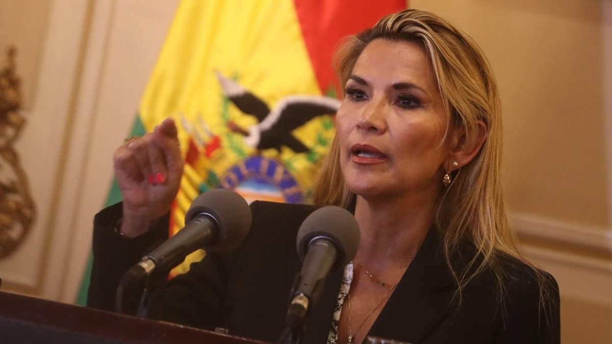 Jeanine Áñez puso en cuarentena a Bolivia para frenar el virus. Fuente: (Twitter)