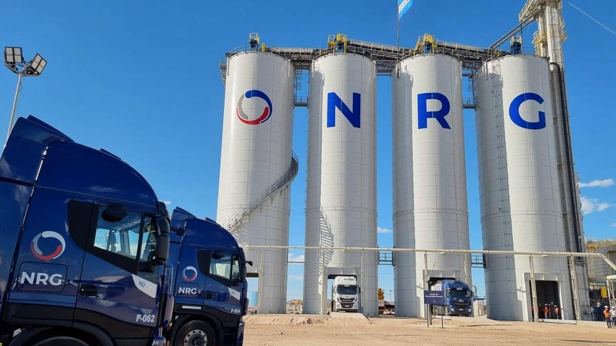 Camioneros de la empresa NRG. Fuente: (NGR)