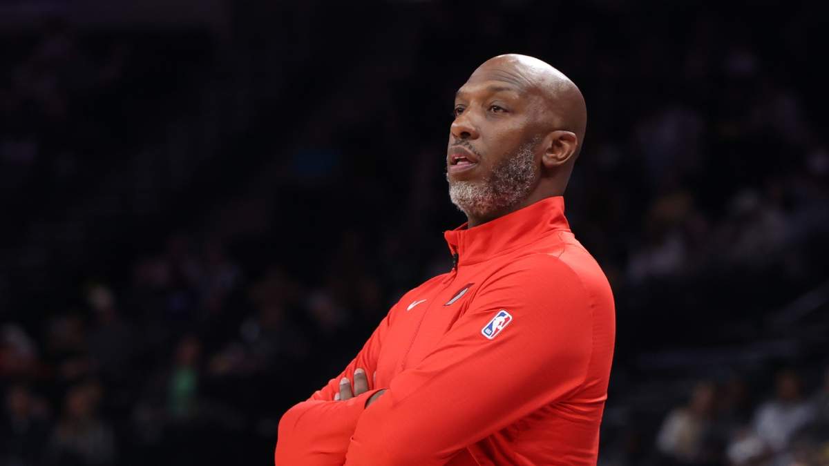 Chauncey Billups, entrenador de los Trail Blazers de Portland, durante el partido de pretemporada contra el Jazz de Utah, el jueves 16 de octubre de 2025, en Salt Lake City