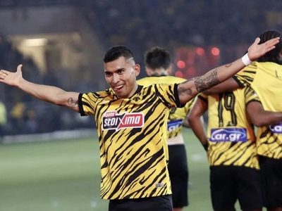 Orbelín Pineda y Matías Almeyda son campeones de la Superliga de Grecia