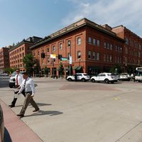 Un hombre balea a una mujer en Denver y luego se suicida