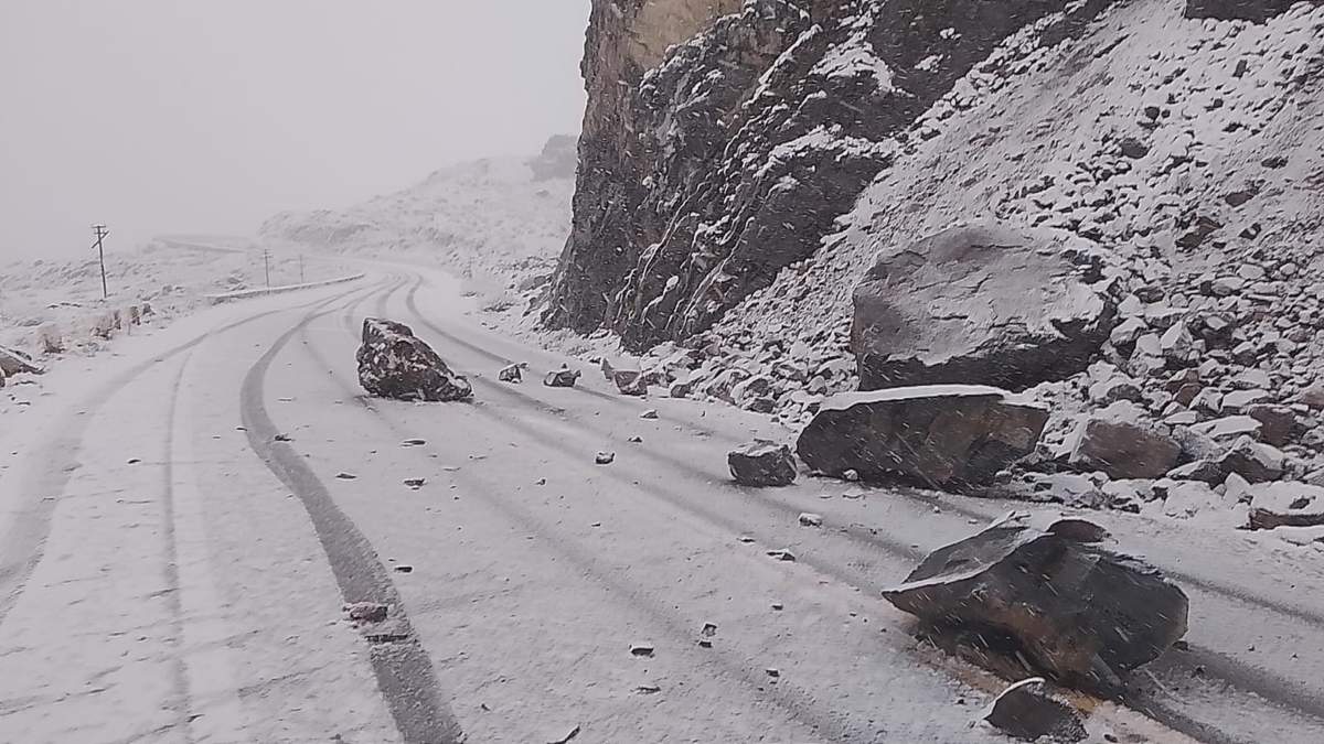 Hubo un derrumbe en la ruta 7 y hay tránsito habilitado solo hasta Uspallata