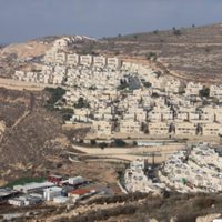 Soldado israelí mata a tiros a joven palestino en Cisjordania