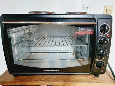 El truco mágico y barato que deja tu horno eléctrico como si recién lo fueras a estrenar