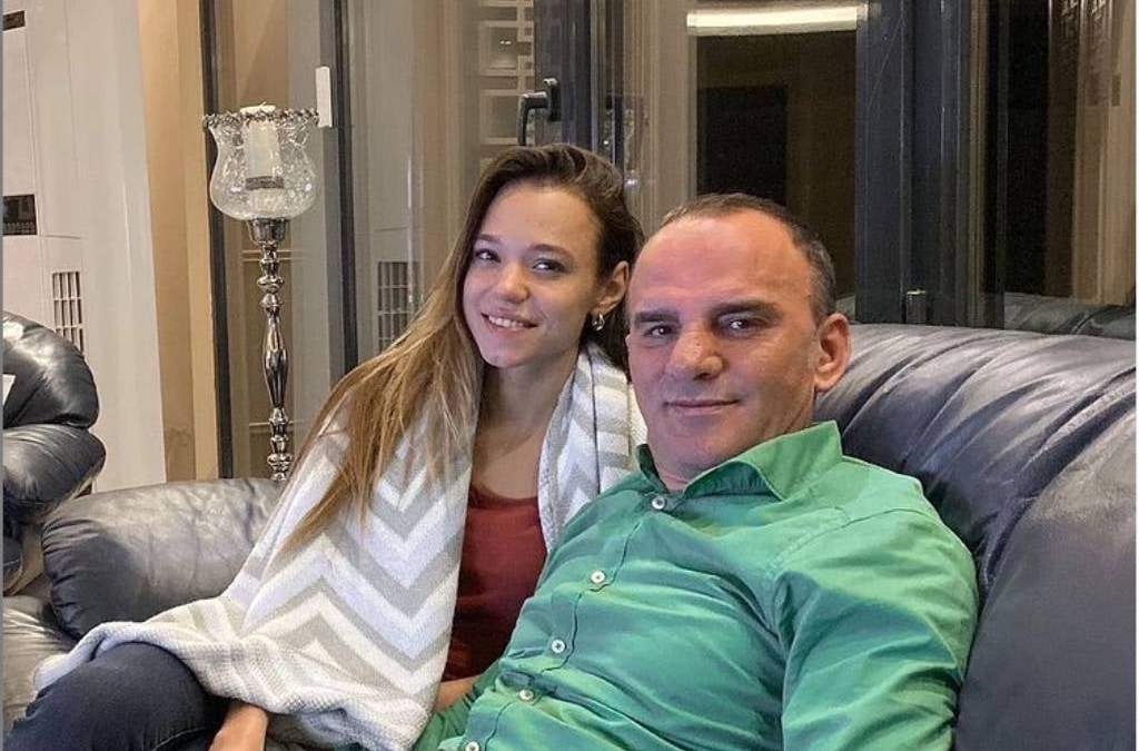 Christina Ozturk, de 23 años y su esposo Galip Ozturk, de 56 años