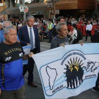 El gobernador de Neuquén participó en la vigilia por el aniversario de la guerra de Malvinas