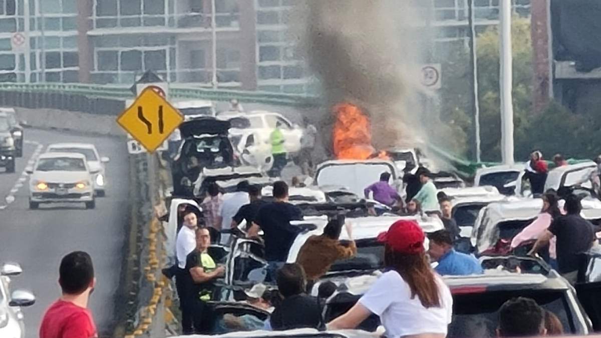 El incendio en el acceso al segundo piso del Periférico