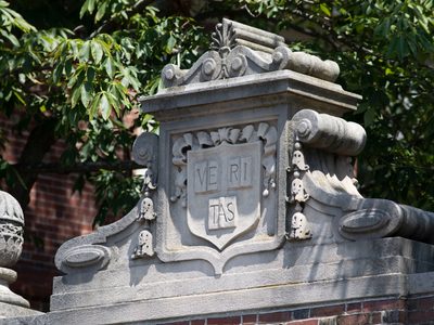 Harvard demanda a la administración Trump por prohibir la matriculación de alumnos extranjeros