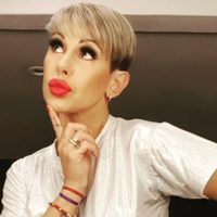 De la mano de la tendencia: los microbikinis que Mónica Farro eligió este verano