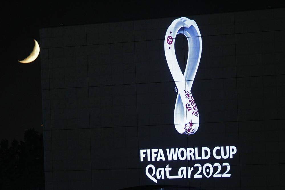 El logotipo del Mundial de Qatar 2022 se ve proyectado sobre la ópera de Argel, en Argel, el martes 3 de septiembre de 2019
