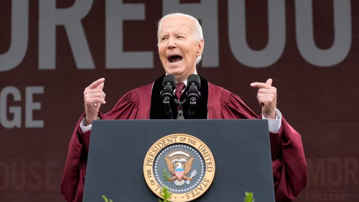 El presidente Joe Biden da un mensaje a los estudiantes en la ceremonia de graduación del Morehouse College