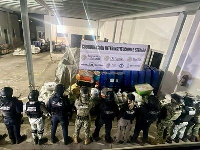 Decomisan 4 mil 700 litros de metanfetamina líquida en Sinaloa