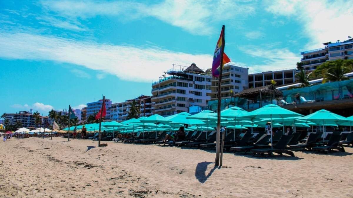 Las autoridades alertaron a quienes asistieron al Mantamar Beach Club, donde estuvo el caso sospechoso