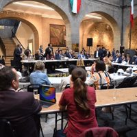 En un patio, senadores de la 4T aprueban en tiempo récord avalancha de dictámenes