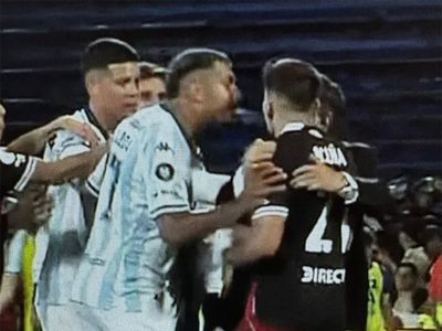Adrián Balboa pidió disculpas por haber escupido a Acuña