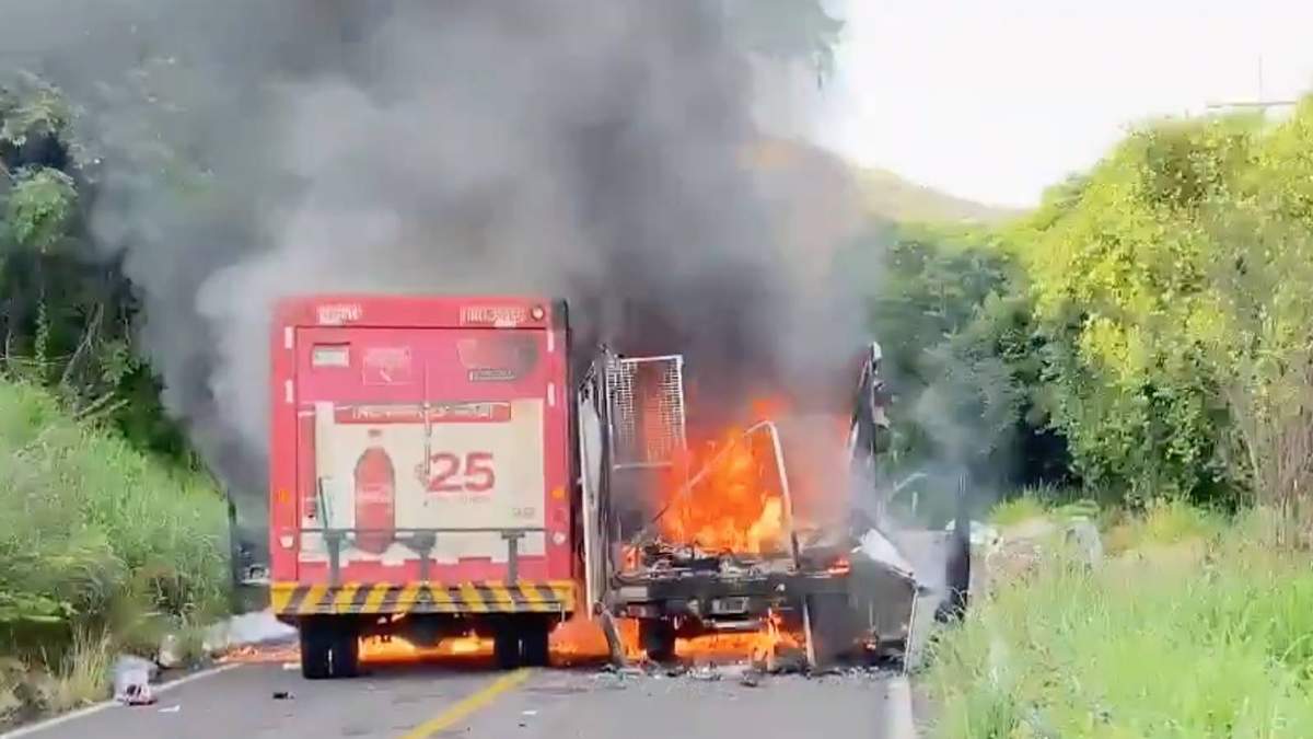 Bloque en carretera de Michoacán