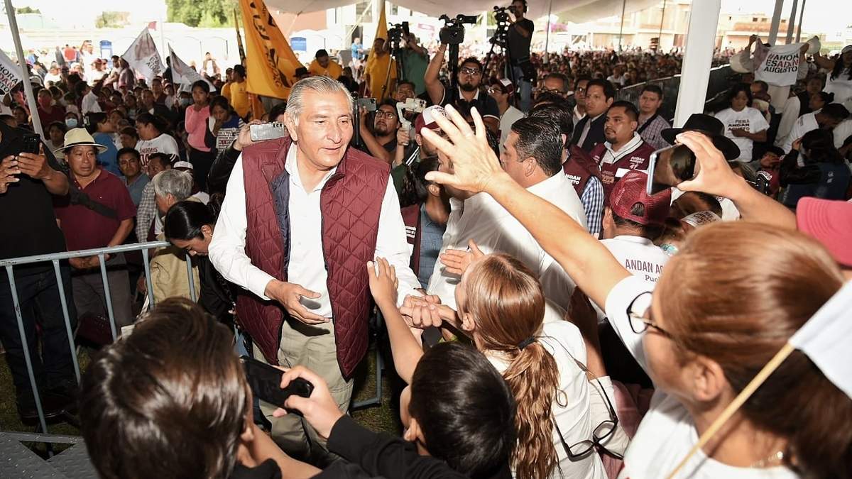 El aspirante presidencial, Adán Augusto López Hernández, en Puebla