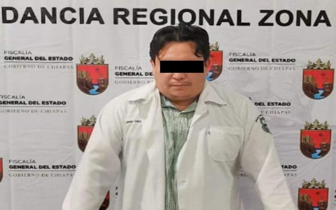 Agentes de la Fiscalía General del Estado (FGE) capturaron en las últimas horas a un médico en Tapachula que aplicaba falsas dosis de vacunas para prevenir el coronavirus