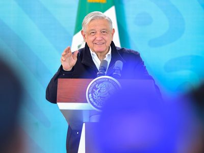 AMLO celebra que Ebrard siga en Morena: “es unidad y mucha madurez”