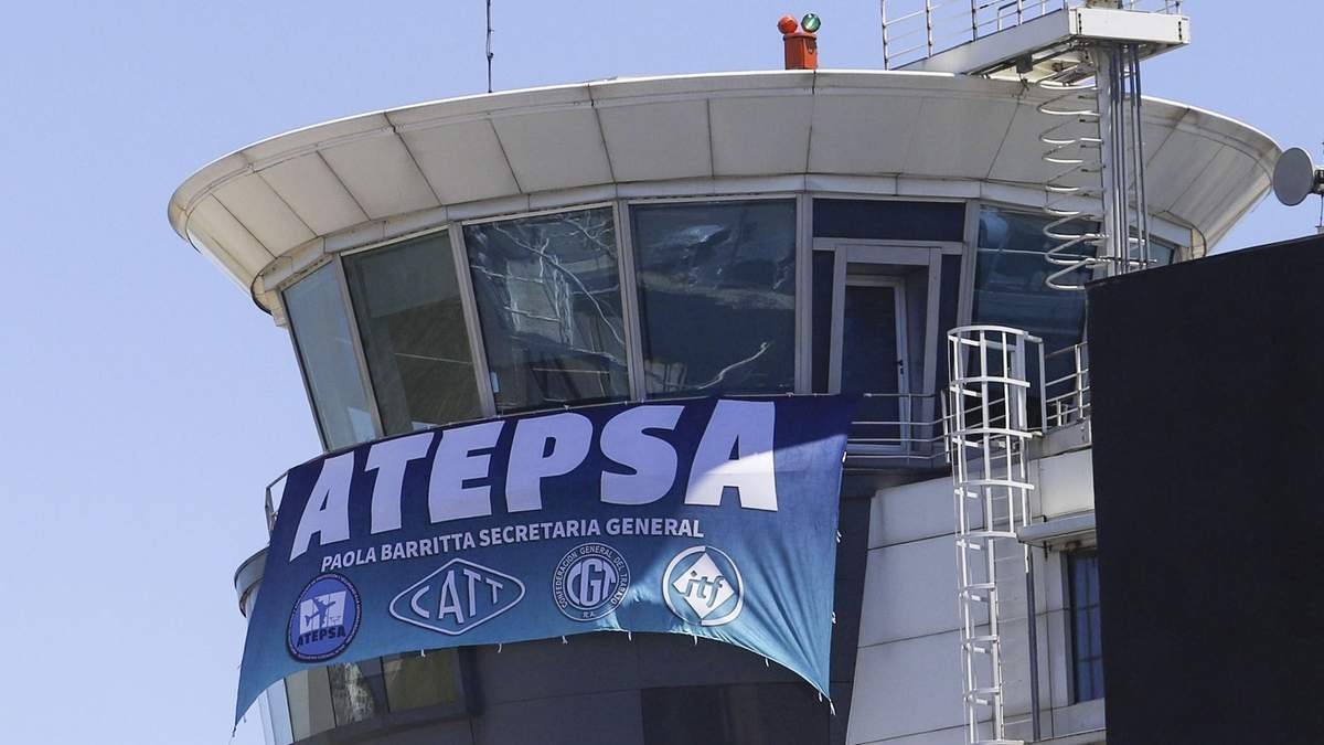 Se levantó el paro de controladores aéreos