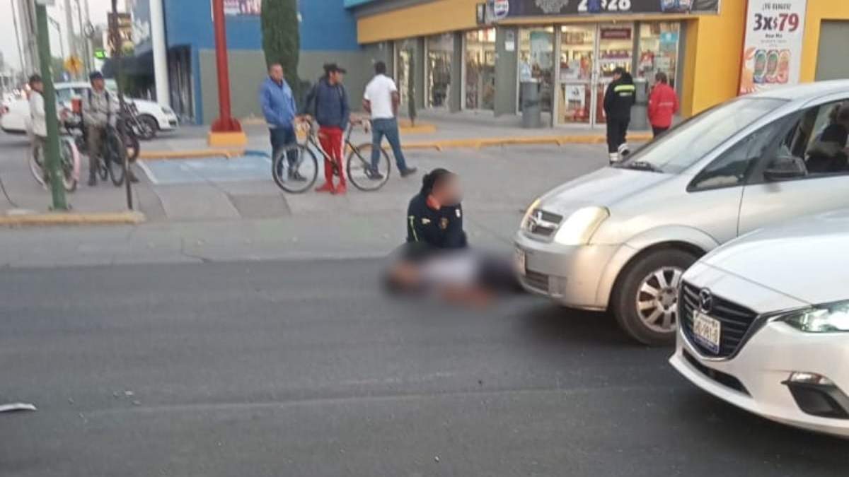 La esposa del policía intentó mantenerlo con vida, pero finalmente falleció