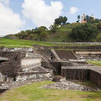 Activistas alertan sobre daños a pirámide y templo de Cholula por concierto de rock