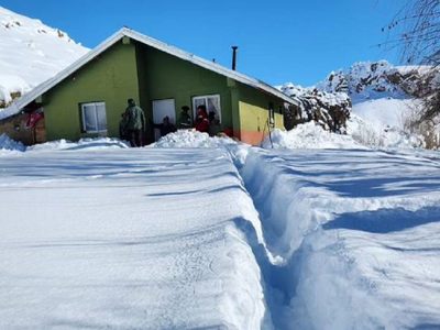 El temporal de nieve pegó fuerte en el norte neuquino y hay pobladores varados