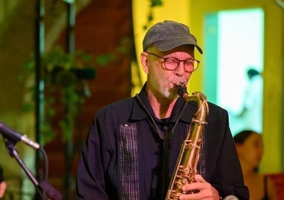 Paul, R Cohen, saxofonista y esposo de Lila Downs